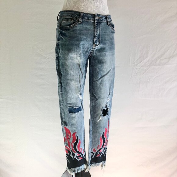 Embroidered Ankle Cropped Frayed Jeans - Picture 3 of 9